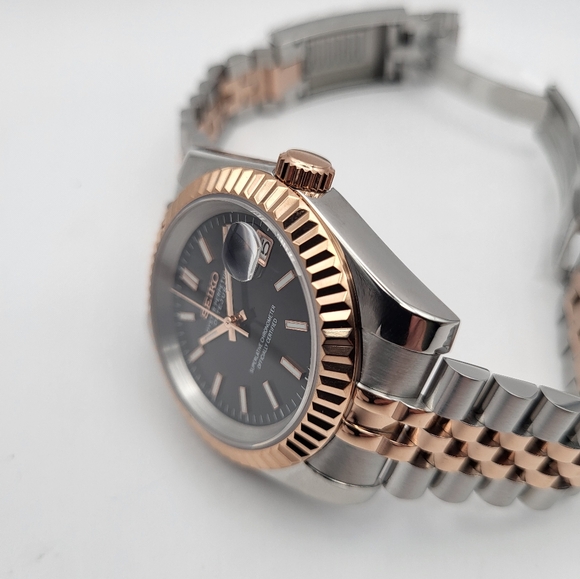 New Custom 36mm SeikoMod Automatic Watch - Picture 7 of 8